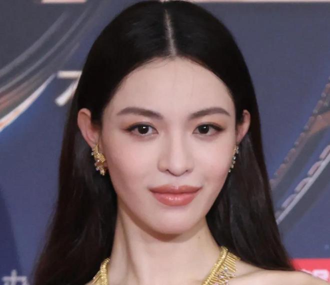 电影之夜红毯生图来了！章子怡一脸富态，钟楚曦太瘦，金晨又变样