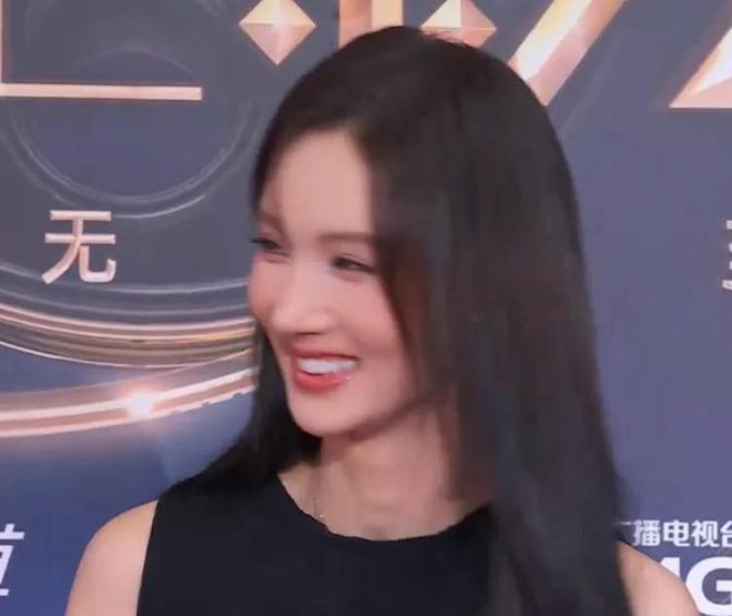 电影之夜红毯生图来了！章子怡一脸富态，钟楚曦太瘦，金晨又变样