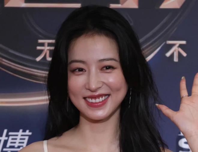 电影之夜红毯生图来了！章子怡一脸富态，钟楚曦太瘦，金晨又变样
