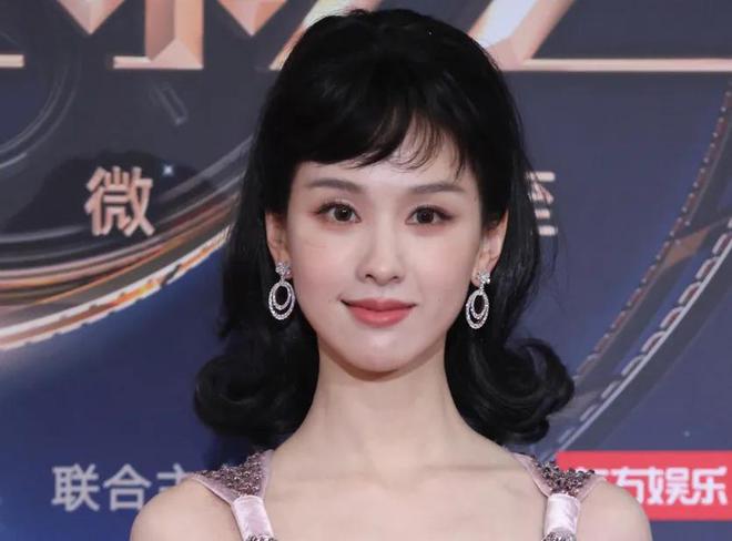 电影之夜红毯生图来了！章子怡一脸富态，钟楚曦太瘦，金晨又变样