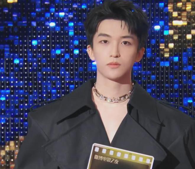电影之夜男明星集体翻车！松垮、疲惫、黑眼圈、尽显真实状态