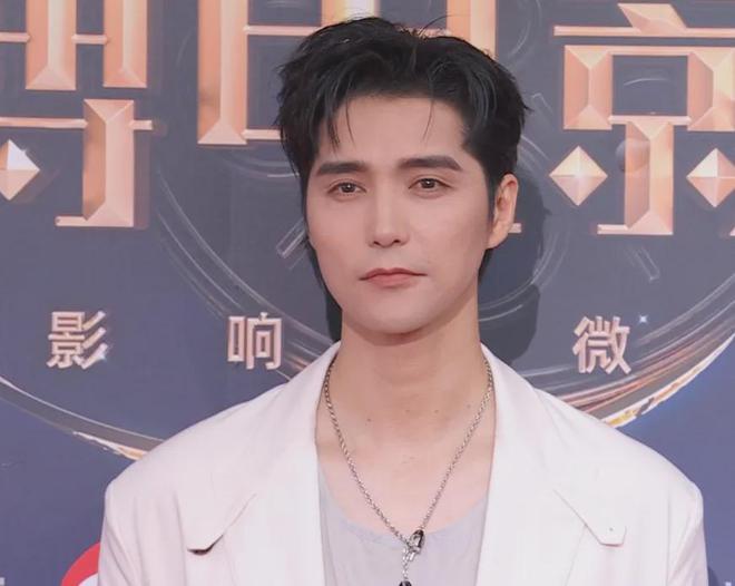 电影之夜男明星集体翻车！松垮、疲惫、黑眼圈、尽显真实状态