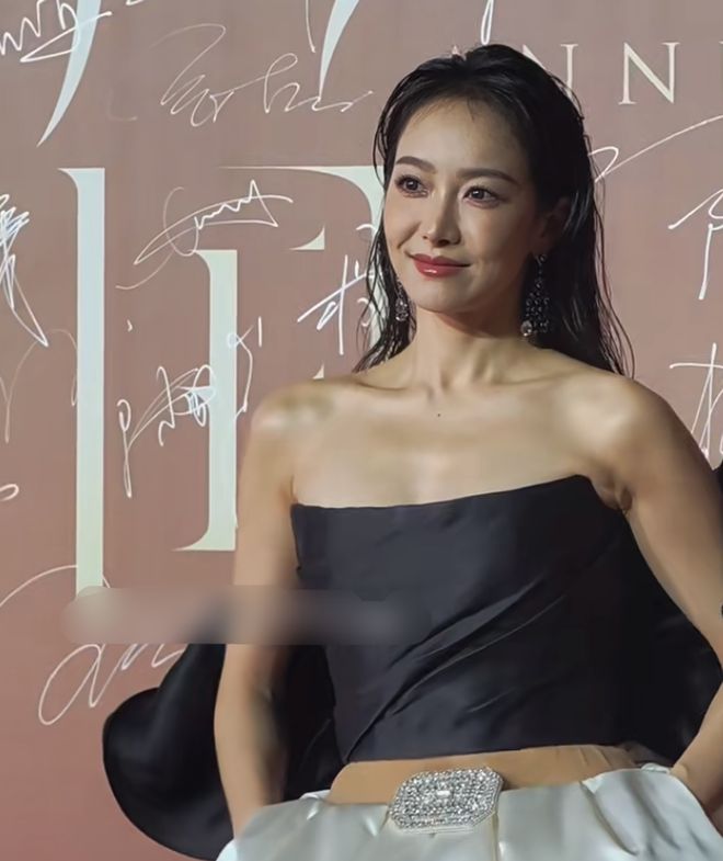 宋茜压轴风波升级！现场媒体晒视频打脸，官方下场发文暗示顺序