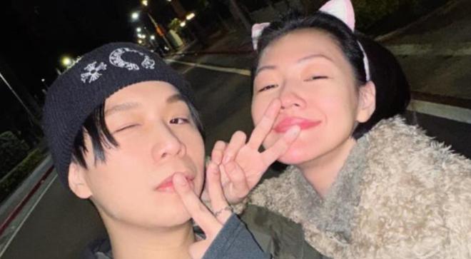 小S47岁生日最新露面，和派翠克合影瘦了很多！