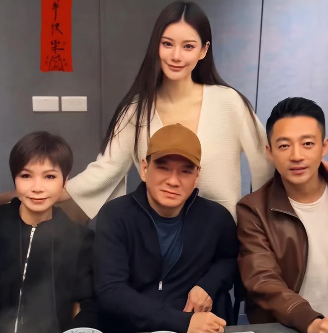 汪小菲岳母太会做人！照顾孩子还煲汤做饭，网友感叹：比亲外婆强