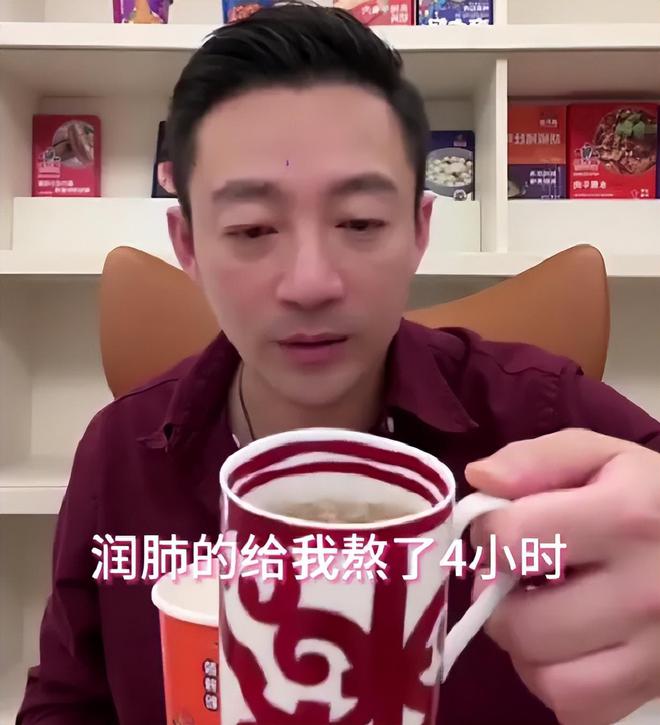 汪小菲岳母太会做人！照顾孩子还煲汤做饭，网友感叹：比亲外婆强