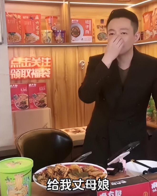 汪小菲岳母太会做人！照顾孩子还煲汤做饭，网友感叹：比亲外婆强