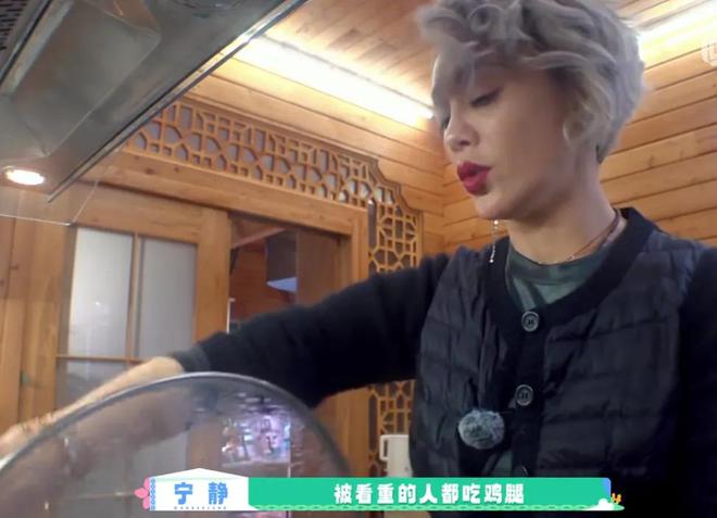 朱丹重男轻女惹争议！让弟弟吃鸡腿惹怒网友，节目组都不敢放正片