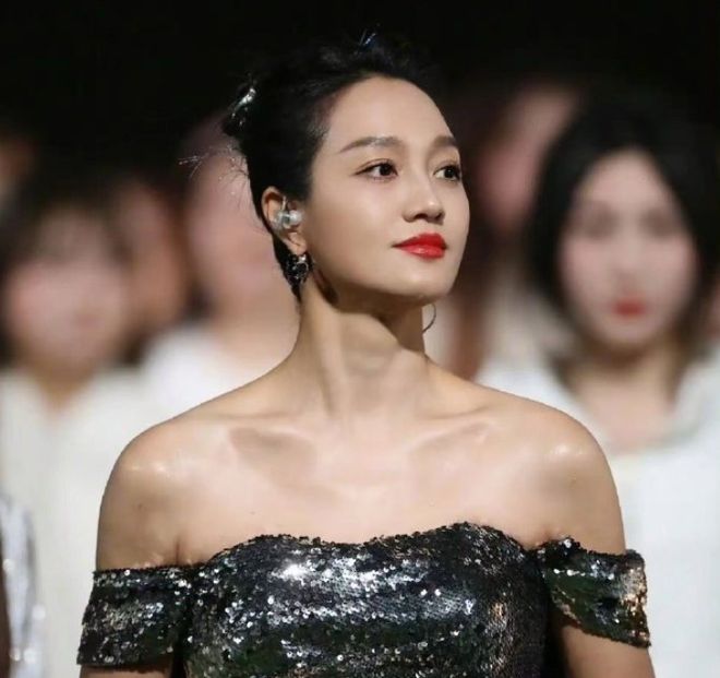 朱丹重男轻女惹争议！让弟弟吃鸡腿惹怒网友，节目组都不敢放正片
