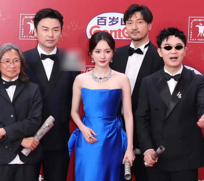 杨幂“上春山”风波发酵！被扒穿三手高定，反向宣传电影惹不满