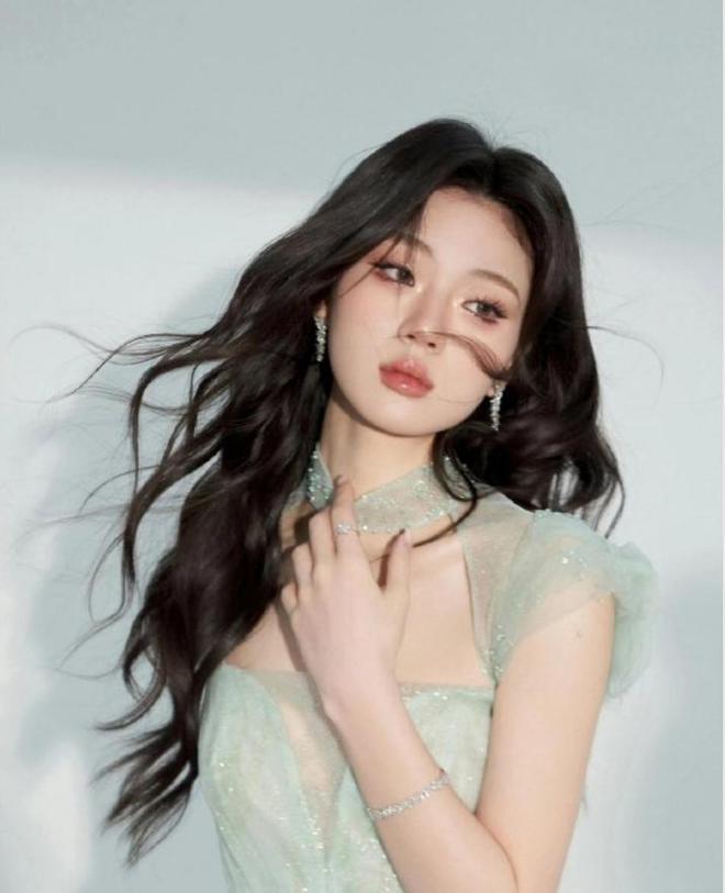 歌手断眉袭榜很正常，为啥大家都在说单依纯失误？欺负妹妹吗？