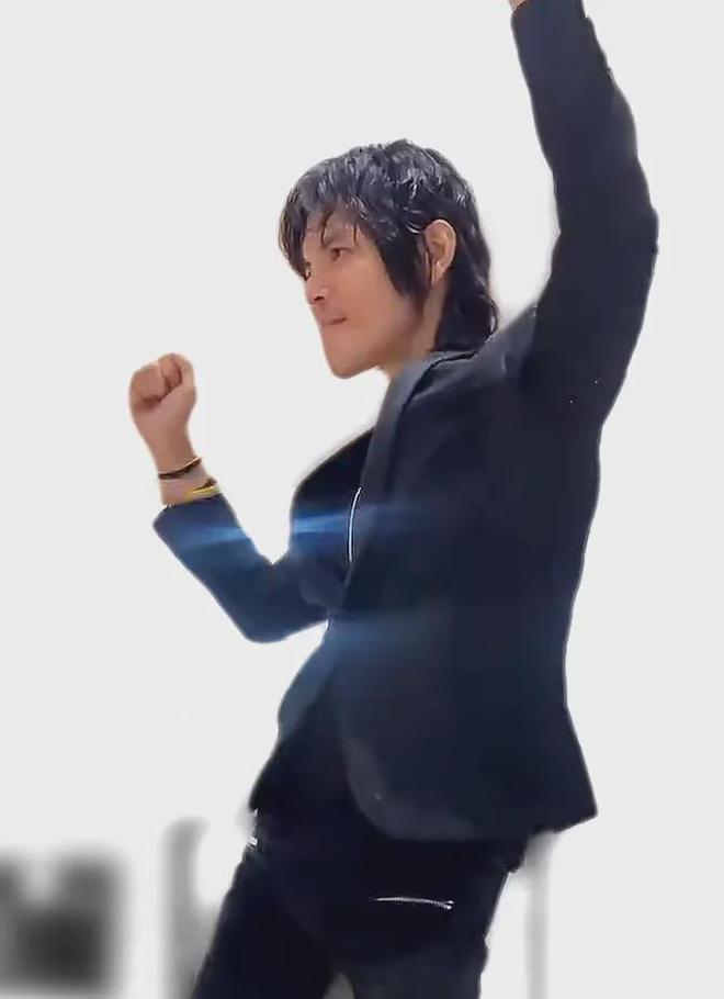 结婚第六年，郭碧婷向佐，正式解绑