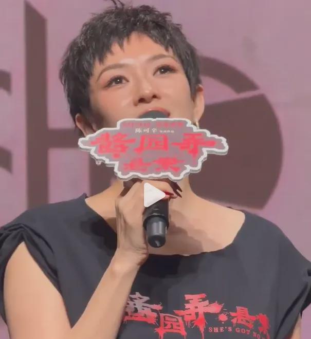 杨幂宣传《酱园弄》小心翼翼，不让粉丝尖叫，网友感慨章子怡霸道