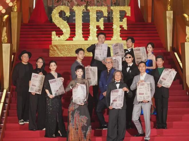 杨幂宣传《酱园弄》小心翼翼，不让粉丝尖叫，网友感慨章子怡霸道