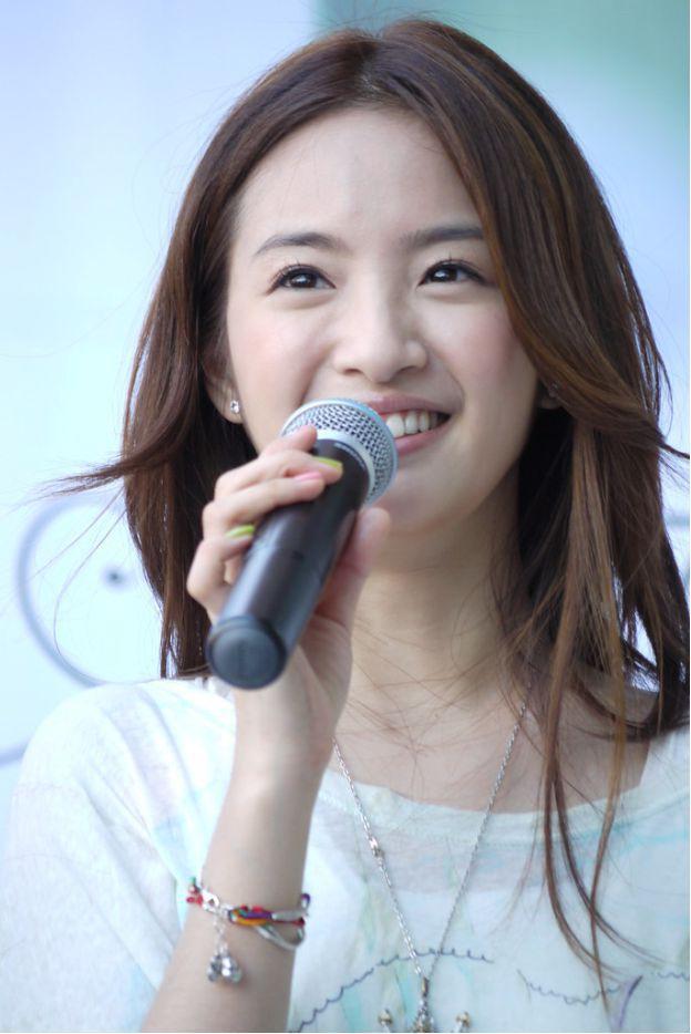 42岁林依晨生下儿子，高龄产妇拼出儿女双全，经纪人说孩子像爸爸