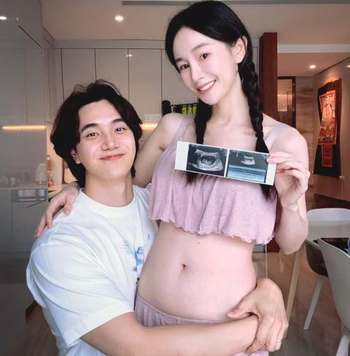 张檬生娃后脑雾缠身？苗苗也曾如此，明星妈妈也难逃一孕傻三年