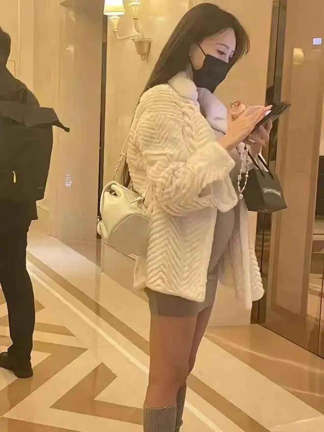 赵丽颖赵德胤恋爱再增实锤！男方探班住同款酒店，工作室心虚删评