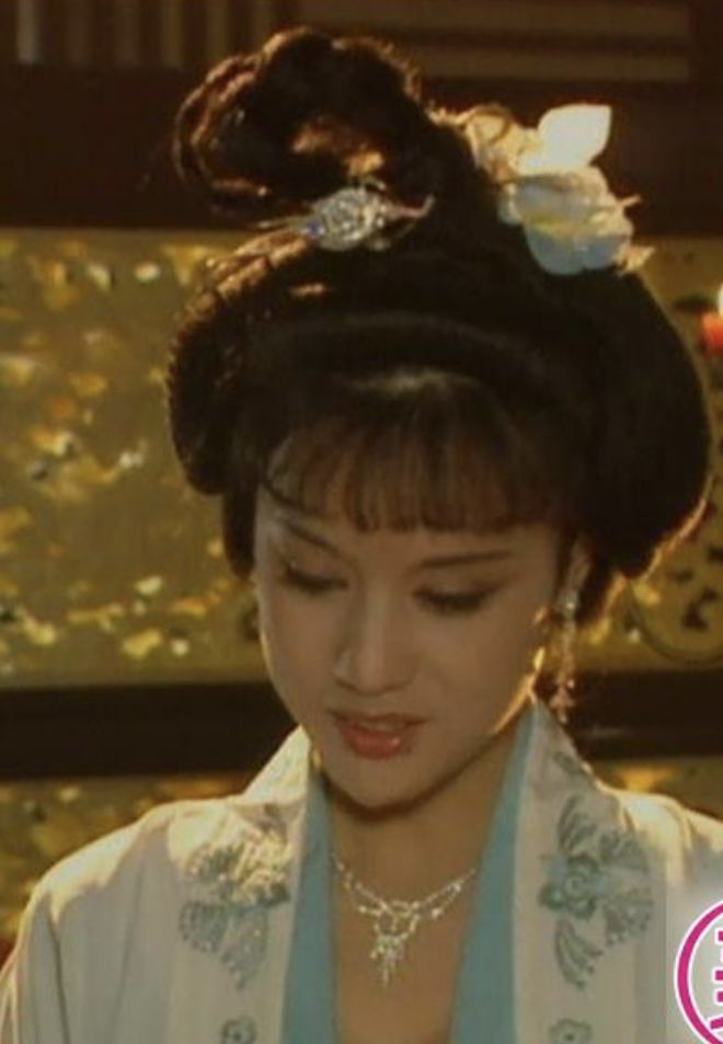 她长得太美被导演“金屋藏娇”，同居27年无名无分，最终早早离世