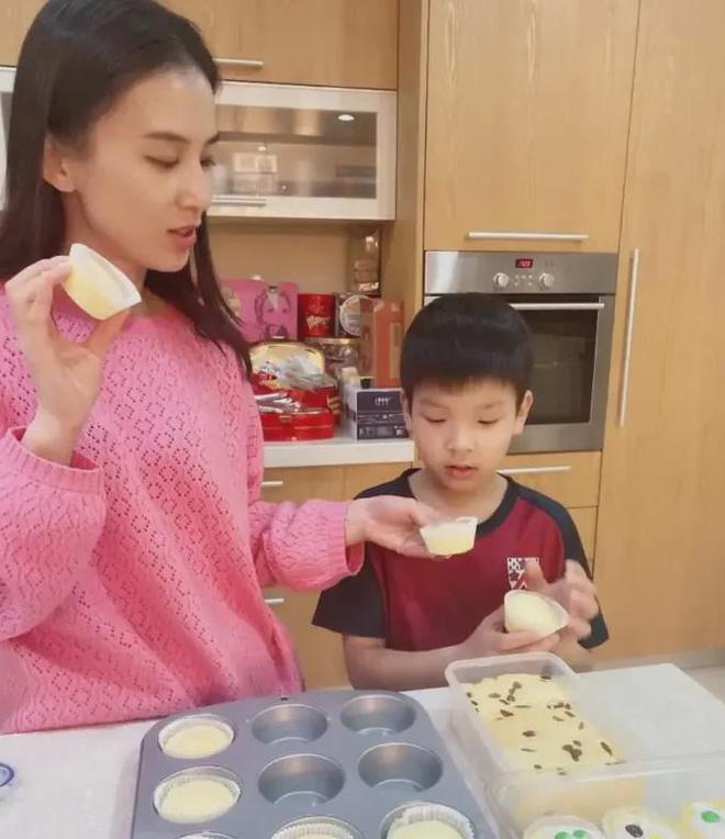黄圣依妈妈反对女儿下嫁，因三点对杨子不满，二人离婚后差距拉开