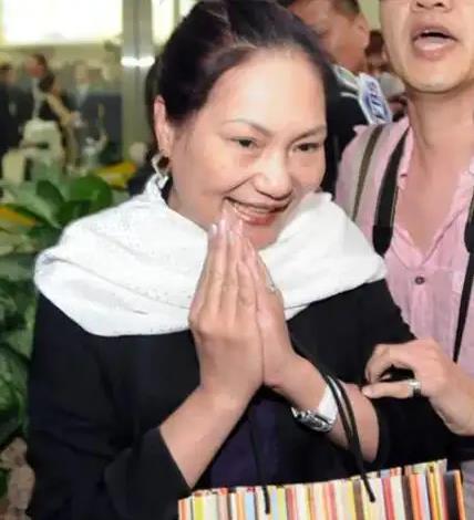 大S离世135天，S妈晒慈善照被质疑卖惨转移舆论！