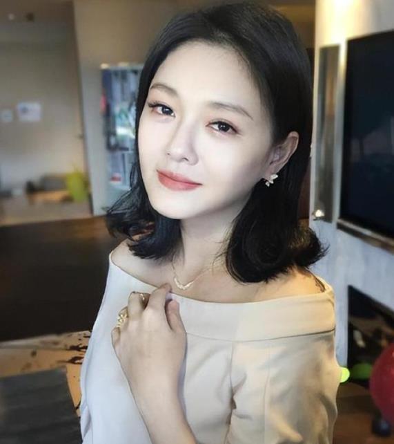 大S离世135天，S妈晒慈善照被质疑卖惨转移舆论！