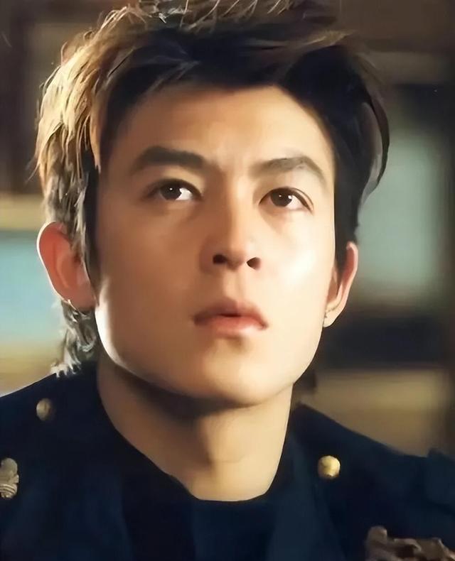 陈冠希经纪人回应飞机争执，质疑空姐双标：我也是钻石卡凭啥让路