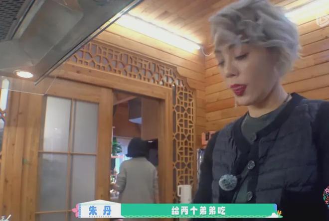 朱丹带货遭抵制！重男轻女风波升级，网友喊话只要朱丹推荐就不买