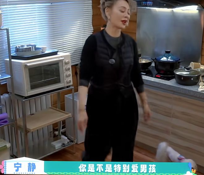 朱丹带货遭抵制！重男轻女风波升级，网友喊话只要朱丹推荐就不买