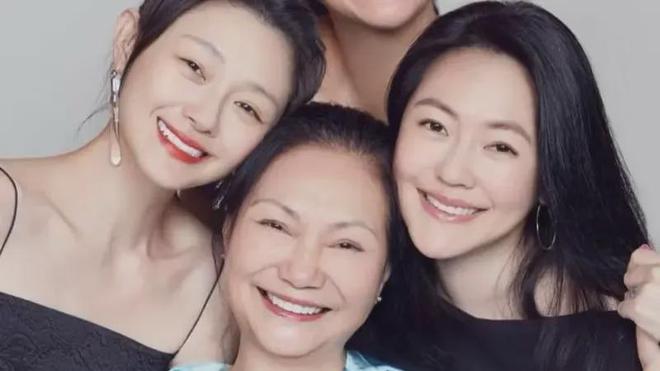 S妈又发文求说好话，不去看外孙反在意舆论，和马筱梅妈妈差距大