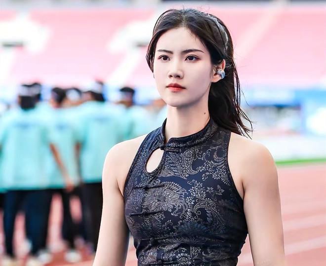 太美了！夏思凝夺连夺季军晒照：田径女神穿旗袍训练服又美又飒