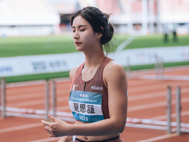 太美了！夏思凝夺连夺季军晒照：田径女神穿旗袍训练服又美又飒