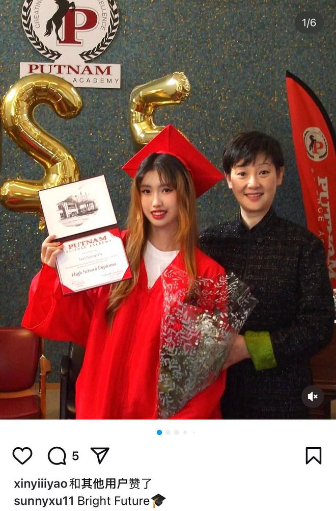 冯小刚19岁小女儿，晒美国高中毕业照，文案引争议，或进军娱乐圈