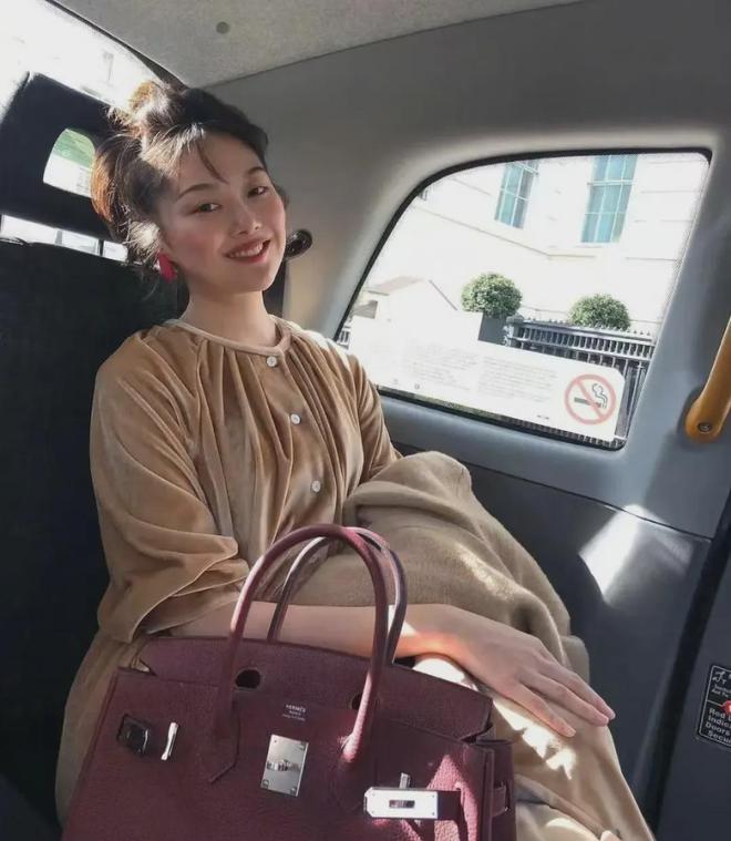 凤姐近况引热议，遣返、过气、混迹直播、初代网红现状太多唏嘘