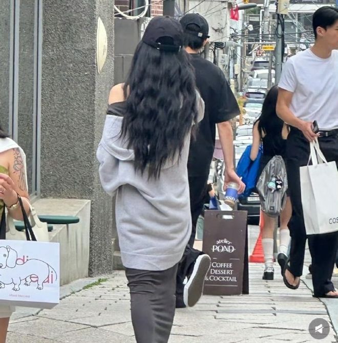 曝易梦玲王勉恋爱！女方被偶遇后删首尔行程，两人更多细节被扒