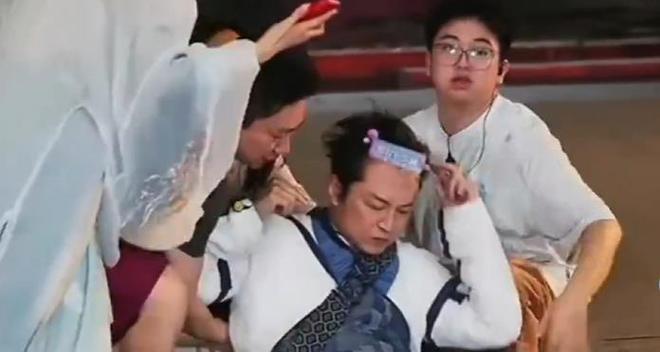马景涛摔倒后报平安！63岁身体吃不消，低血糖恍惚了一下