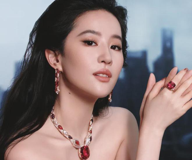 等验证！业内曝白玉兰奖大爆冷，网友好奇视后是刘亦菲还是杨紫