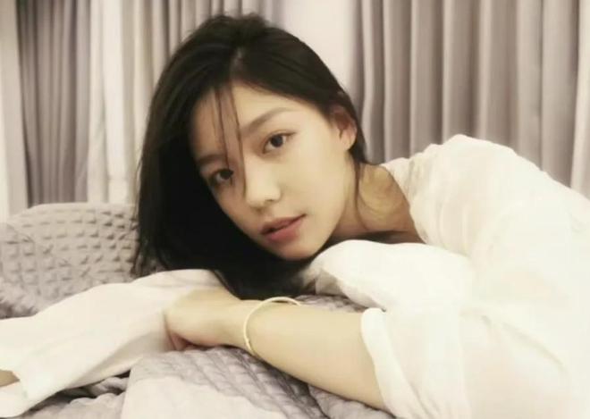 王一博绯闻女友被曝生子，行李箱传闻太经典，曾和多位男星有牵扯
