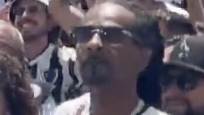 Still D.R.E响起？Snoop Dogg穿博塔弗戈球衣现身世俱杯看台