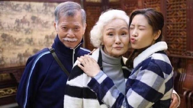 著名演员唐佳跳楼离世，享年88岁，妻子雪妮患胰腺癌受打击