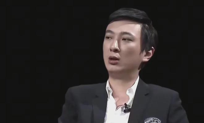 同为富二代，王思聪忙着谈恋爱，公司被何猷君收购，两点体现差距