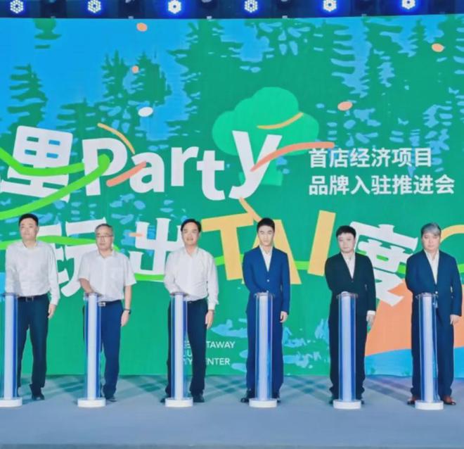 同为富二代，王思聪忙着谈恋爱，公司被何猷君收购，两点体现差距