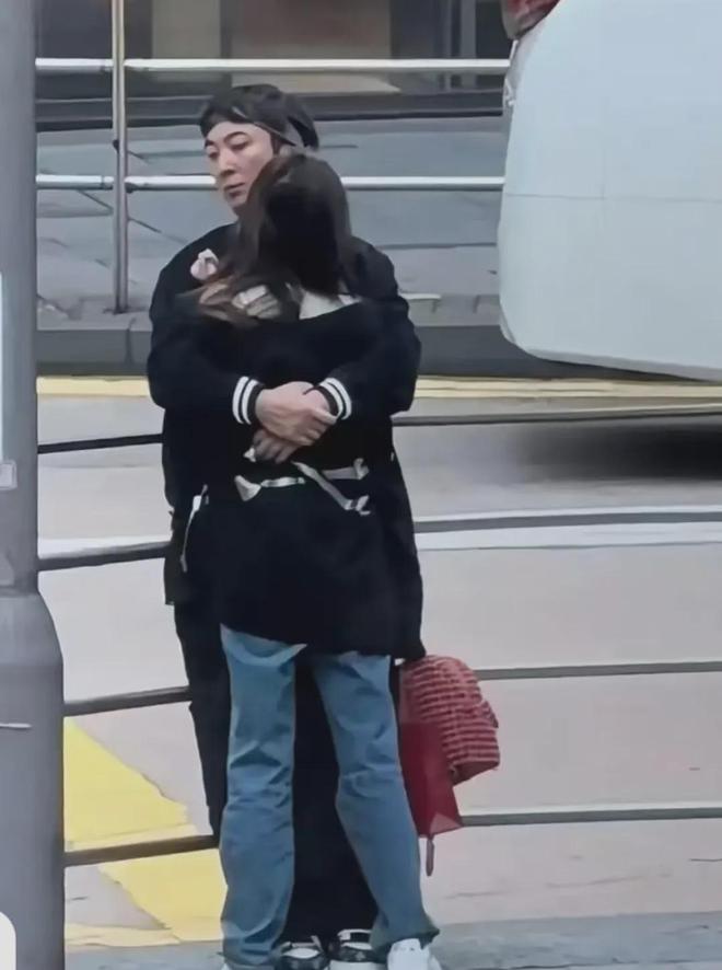同为富二代，王思聪忙着谈恋爱，公司被何猷君收购，两点体现差距