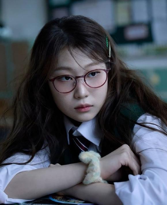小沈阳女儿全开麦打歌舞台：气息稳舞姿强，还真成了Jennie第二？