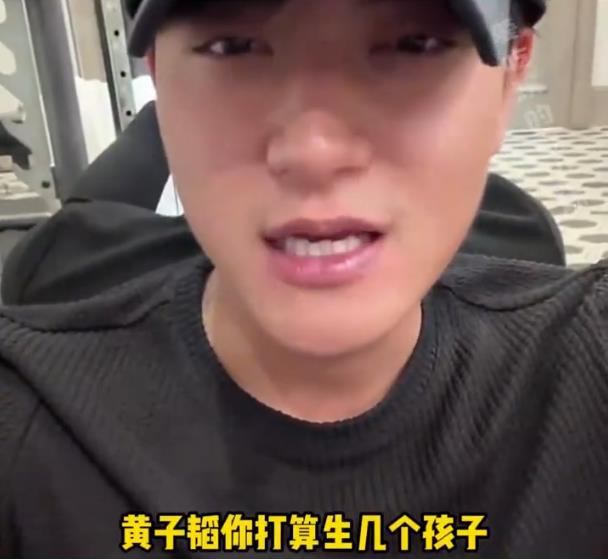 黄子韬徐艺洋孩子首曝光：徐妈妈温柔抱着婴儿，满脸的宠溺和灿笑