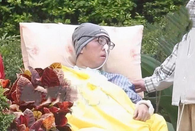 袁惟仁57岁瘫痪近况：需要家人喂饭拍背，由妈妈和姐姐轮流照顾