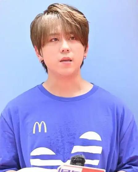 港星姜涛坠海成罗生门？顶流不好当，公司辟谣服药抑郁或醉酒