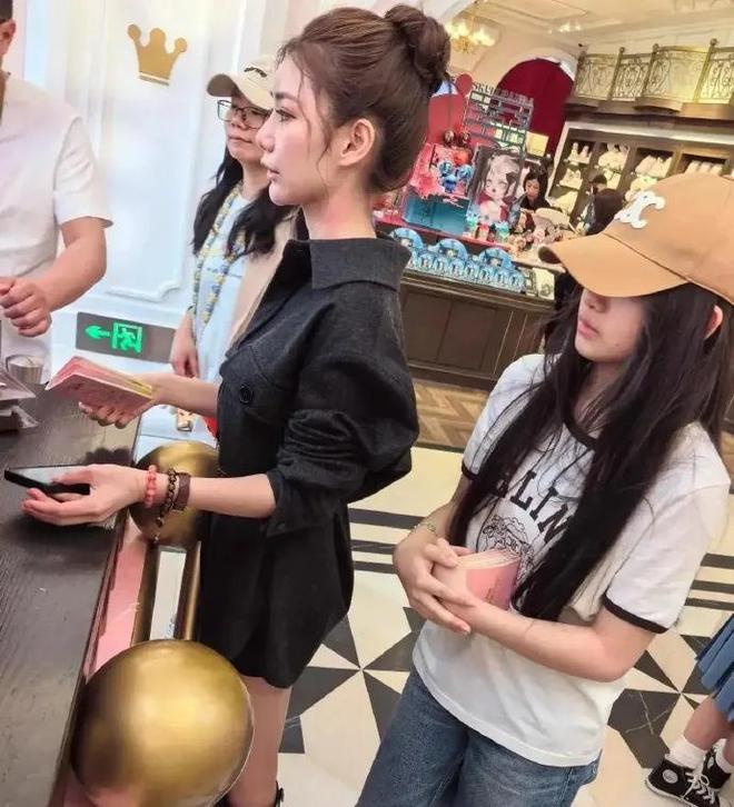 S妈又发文抱怨了！马筱梅删除账号商品，疑似心太累选择回归家庭