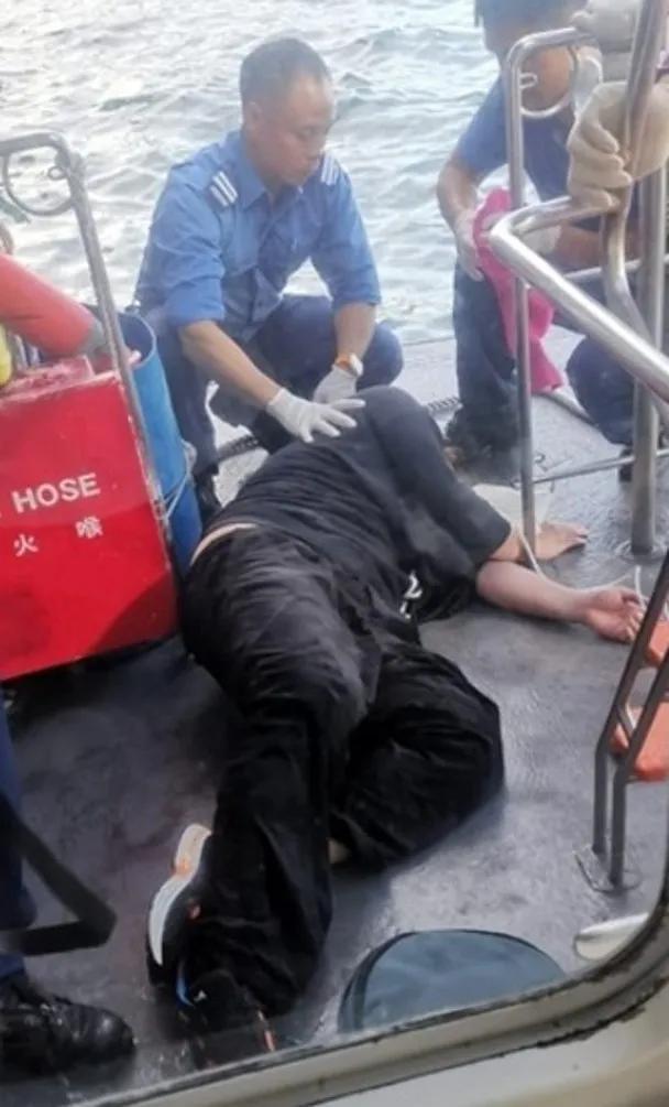 姜涛获救现场曝光！港媒曝他坠海前饮酒服药，本人曾自曝有抑郁症