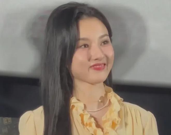 27岁宋祖儿脸部浮肿四肢瘦，疑似进食障碍长期催吐，状态惹人担忧