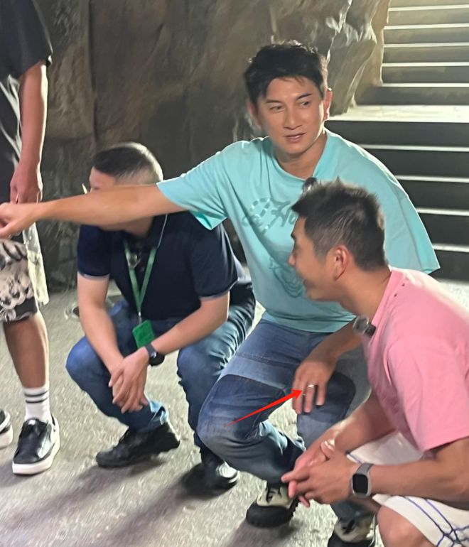 吴奇隆录节目仍戴着婚戒，刘诗诗早已摘掉，两人不官宣原因疑曝光